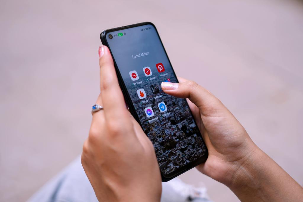 Utilisation des réseaux sociaux sur smartphone
